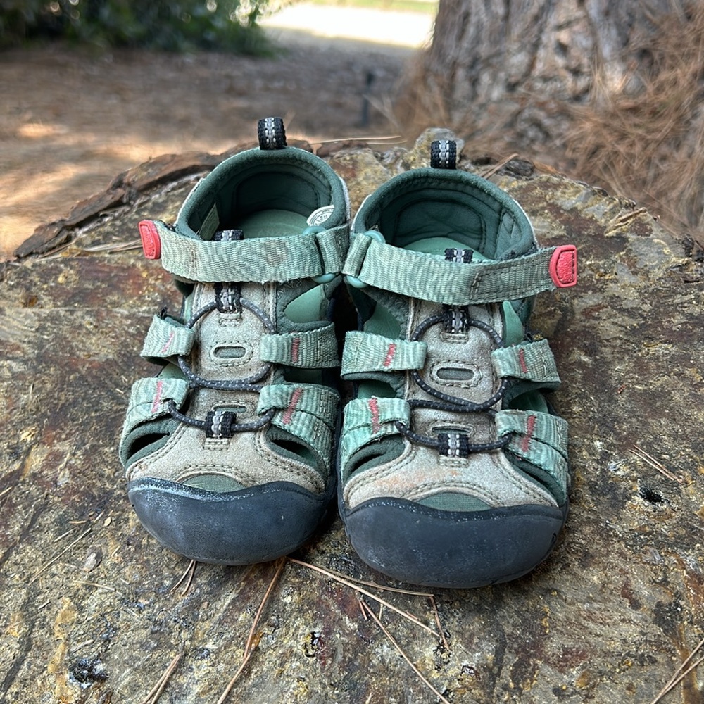 Granite green toddler Keens - size 7